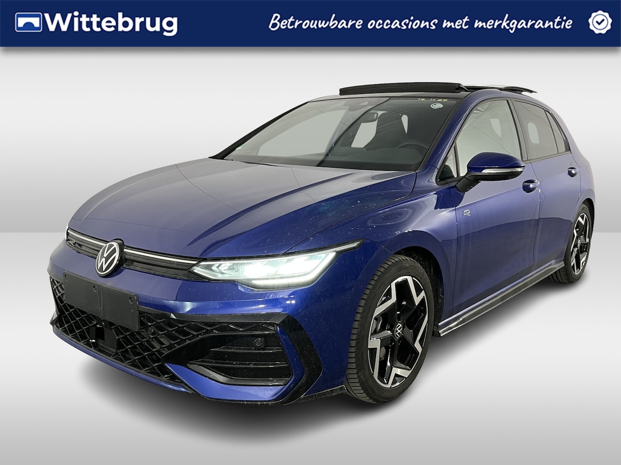 Volkswagen Golf - 1.5 eTSI R-Line / AUTOMAAT/ GARANTIE 03-2030/ PANO/ HARMAN KARDON/ PARK.SENSOR.V+A/ 360 CA - AutoWereld.nl