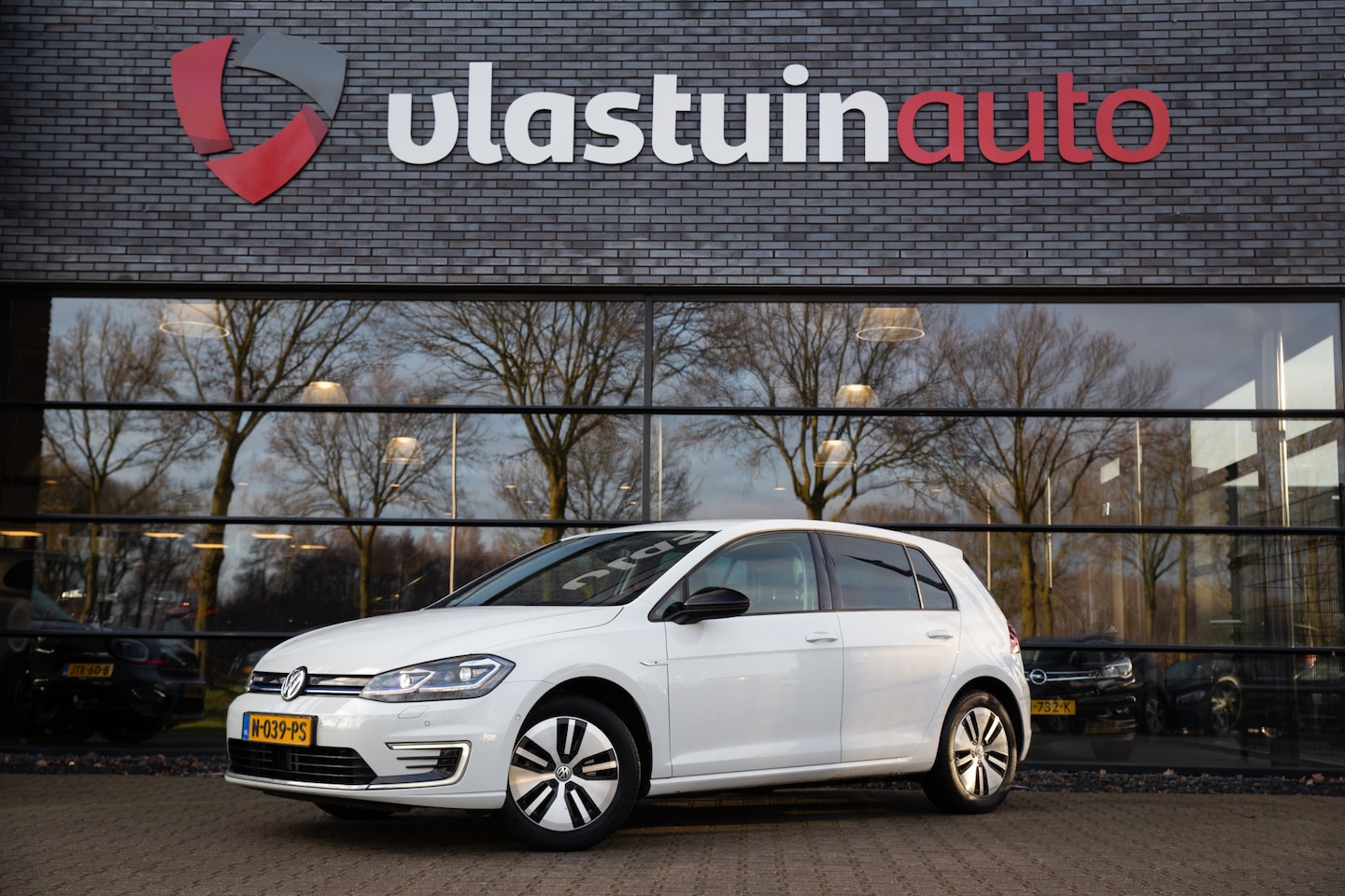 Volkswagen e-Golf - E-DITION E-DITION , Adap. cruise, Carplay, Leder - AutoWereld.nl