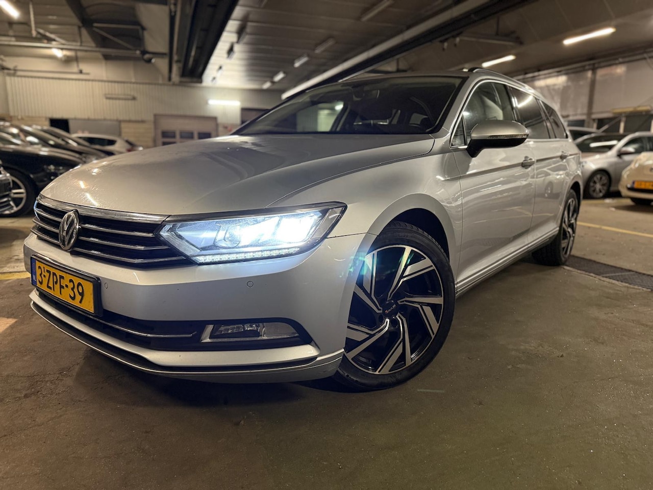 Volkswagen Passat Variant - 1.6 TDI Comfortline | DSG | Navi | LED | Trekhaak | Climate | Keyless | Cruise | - AutoWereld.nl