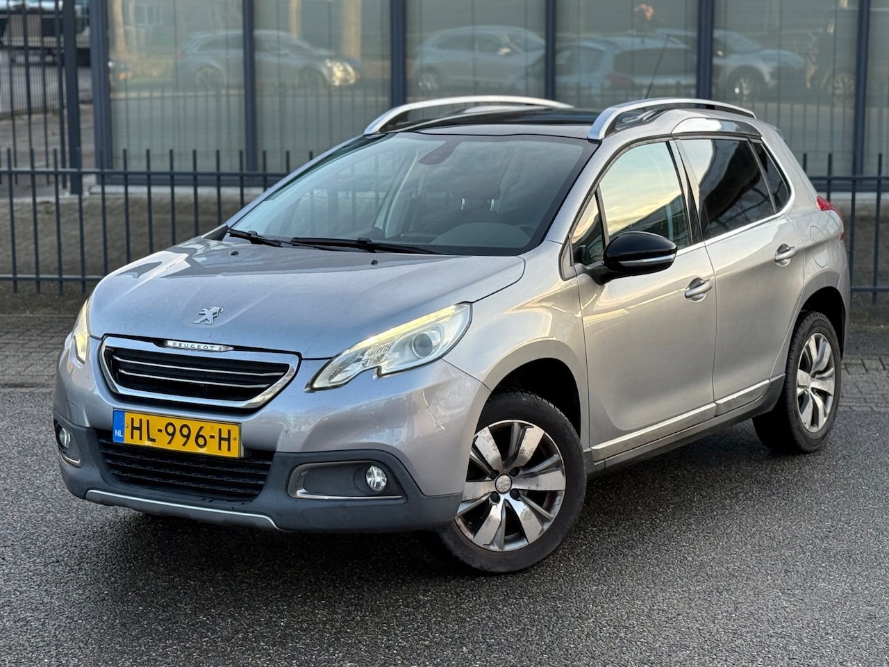 Peugeot 2008 - 1.2 PureTech Allure | Pano - AutoWereld.nl