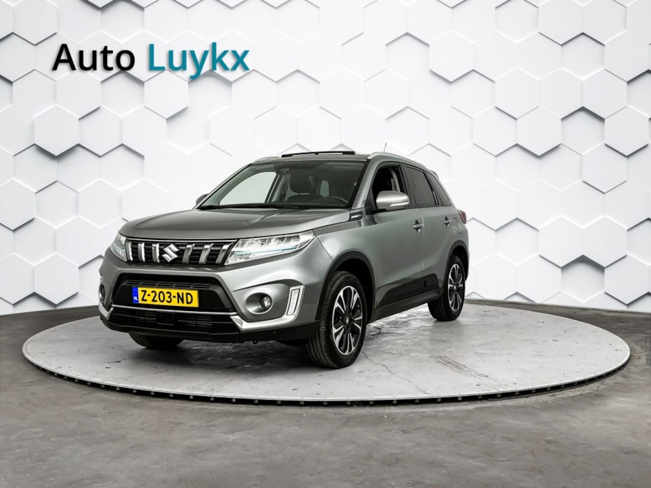 Suzuki Vitara - 1.4 Boosterjet Style Smart Hybrid | Panoramadak | Trekhaak | Adaptieve Cruise Control - AutoWereld.nl