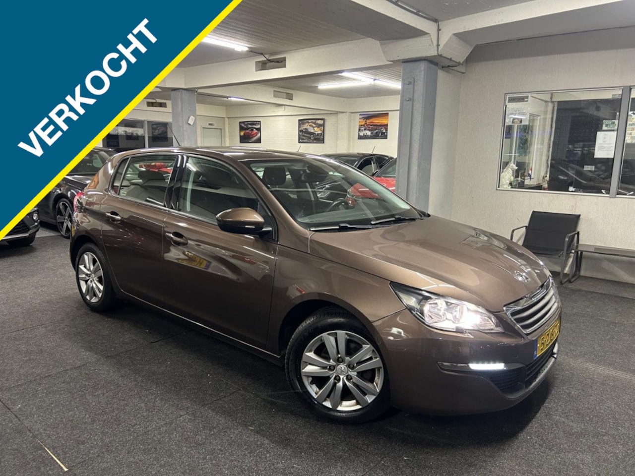 Peugeot 308 - 1.2 VTi Active*5deurs*Navigatie*Velgen - AutoWereld.nl