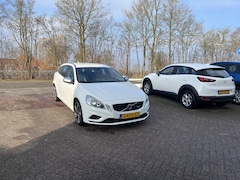 Volvo V60 - 1.6 T3 R-Design TREKHAAK CRUISE NAVI CLIMA