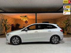 Mercedes-Benz B-klasse - 180 Business Solution NAP Garantie Carplay Camera Elek. Achterklep Led Cruise Clima Navi R