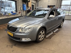 Skoda Superb Combi - 2.0 TDI Comfort Business Line ( Distributie riem is versprongen, motor loopt niet meer, ga
