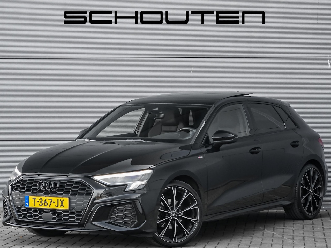 Audi A3 Sportback - 35 TFSI S Edition Pano Zwart Optiek Leder 19" - AutoWereld.nl