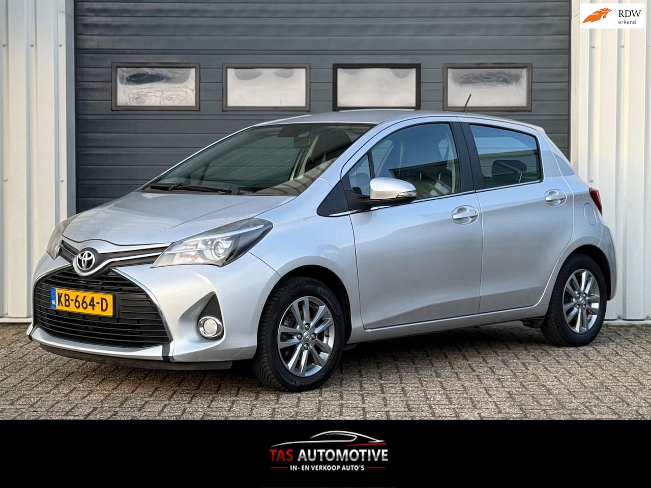 Toyota Yaris - 1.3 VVT-i Dynamic NAVI / CRUISE / 6 BAK ! - AutoWereld.nl
