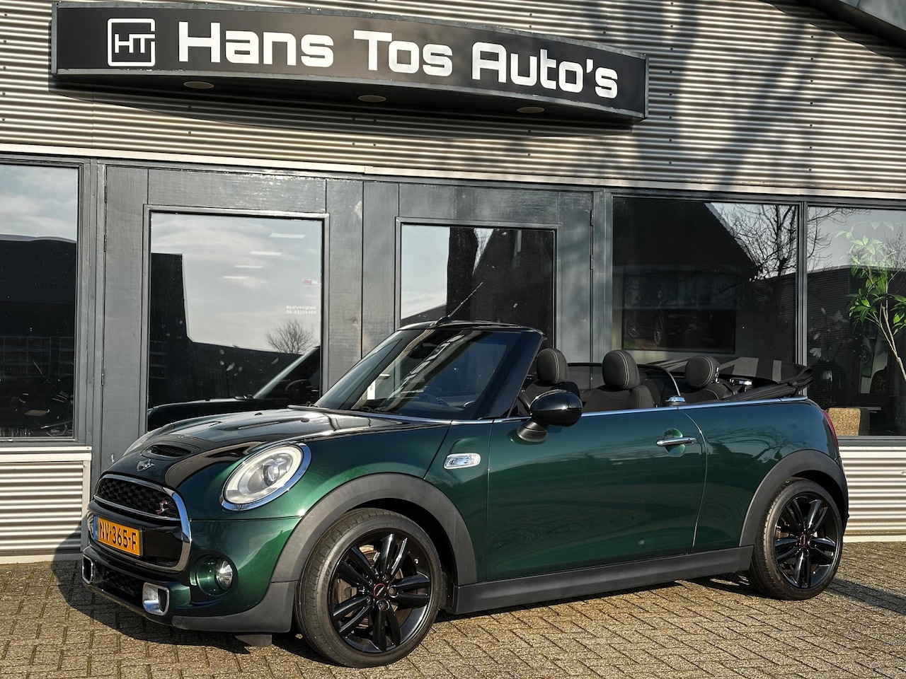 MINI Cabrio - Mini 2.0 Cooper S 192pk JCW / LED / Union Jack dak / Winterpakket / Key-less /NL-Auto - AutoWereld.nl