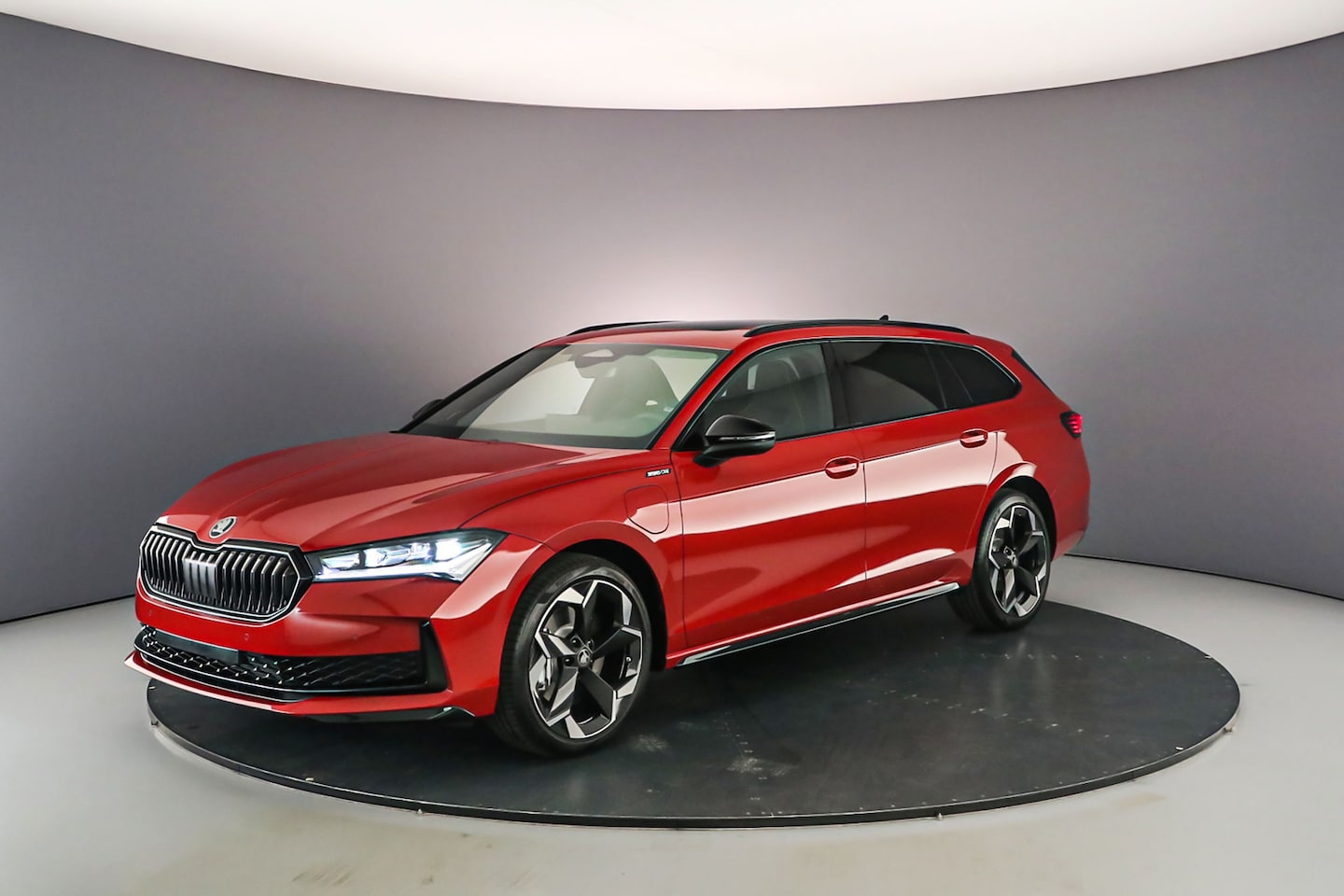 Skoda Superb Combi - 1.5 TSI iV 204pk Sportline Business €2.000,- inruilpremie beschikbaar! - AutoWereld.nl