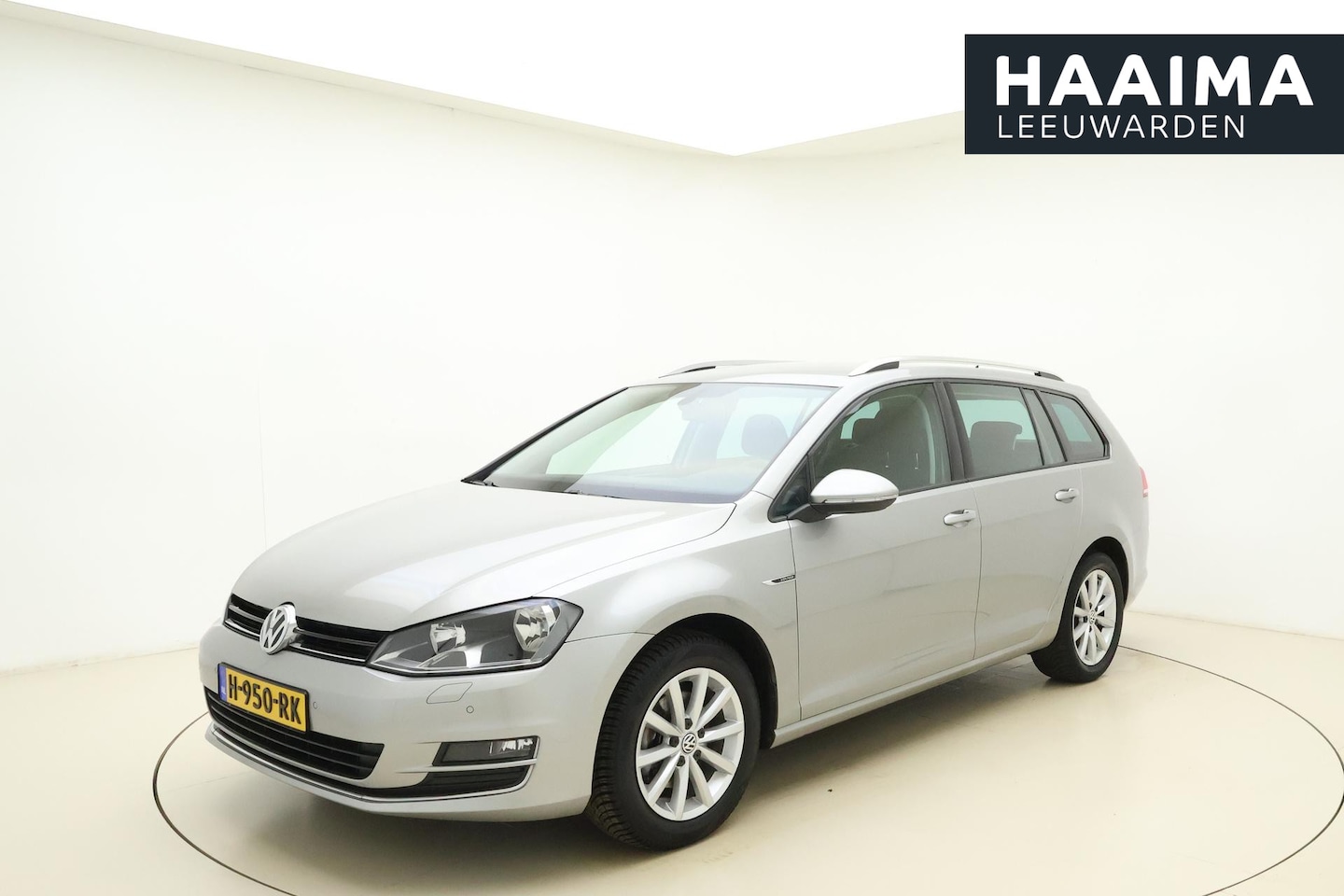 Volkswagen Golf Variant - 1.2 TSI Connected Series Automaat | Navigatie | Trekhaak | Camera | Extra getint glas | St - AutoWereld.nl