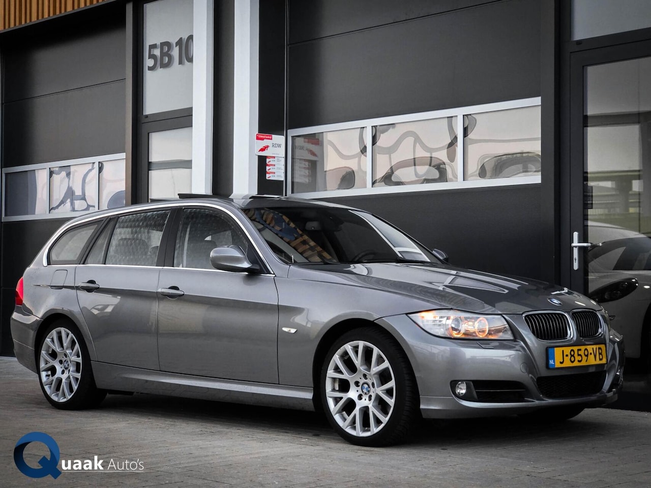 BMW 3-serie Touring - 325i High Executive | PANO | TREKHAAK | LEDER | STOELVERWARMING | KEYLESS - AutoWereld.nl