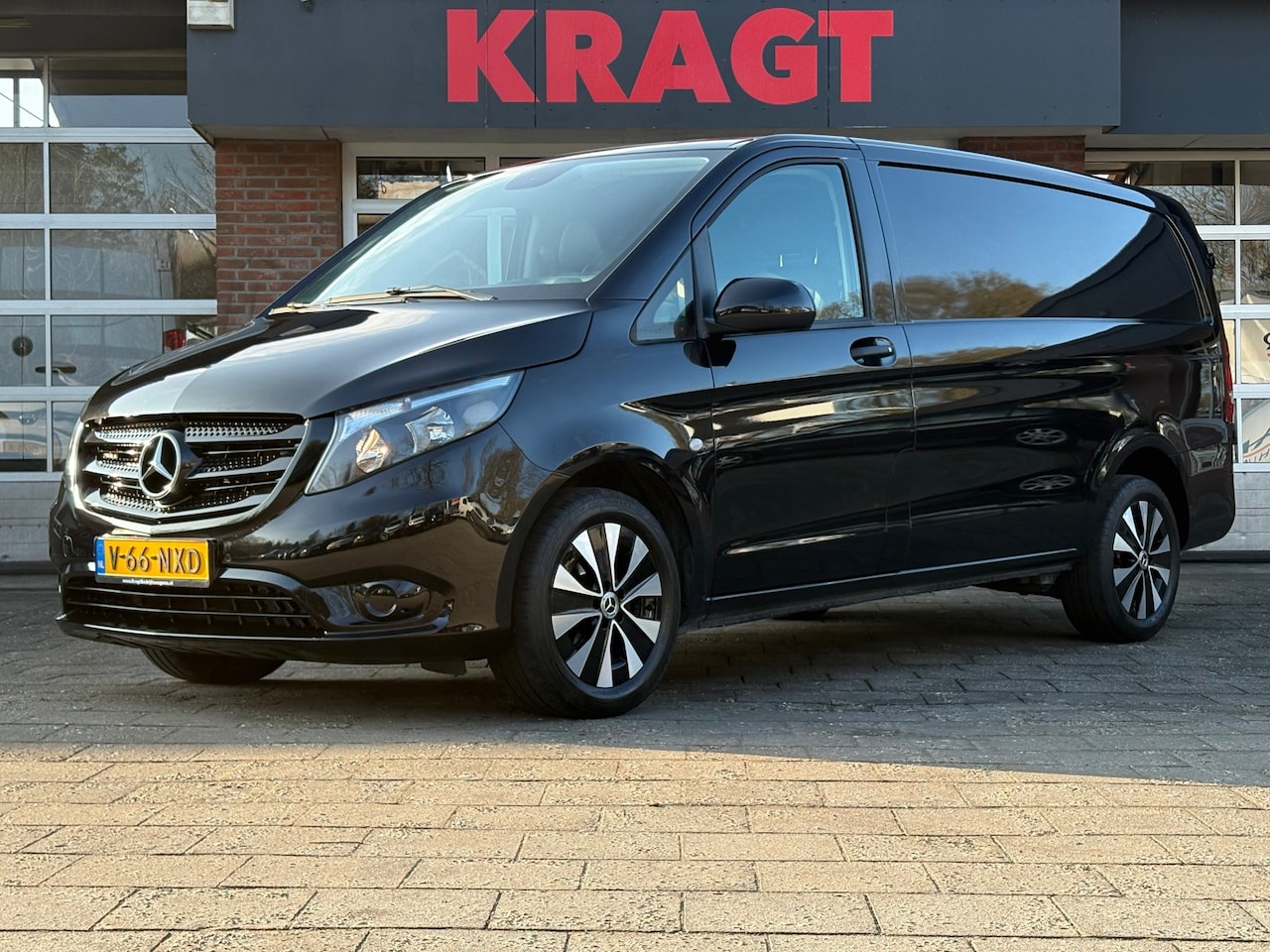 Mercedes-Benz Vito - 116 CDI Lang|AUTOMAAT|cruise|airco|achteruitrijcamera|apple carplay|parkeersensoren|trekha - AutoWereld.nl