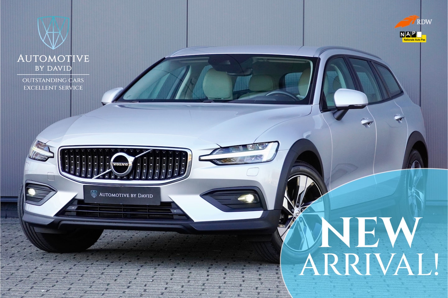 Volvo V60 Cross Country - 2.0 T5 250 PK AWD PRO AUTOMAAT / TREKHAAK / LEDER / APPLE CARPLAY / DAB / LEDER / 1e EIGEN - AutoWereld.nl