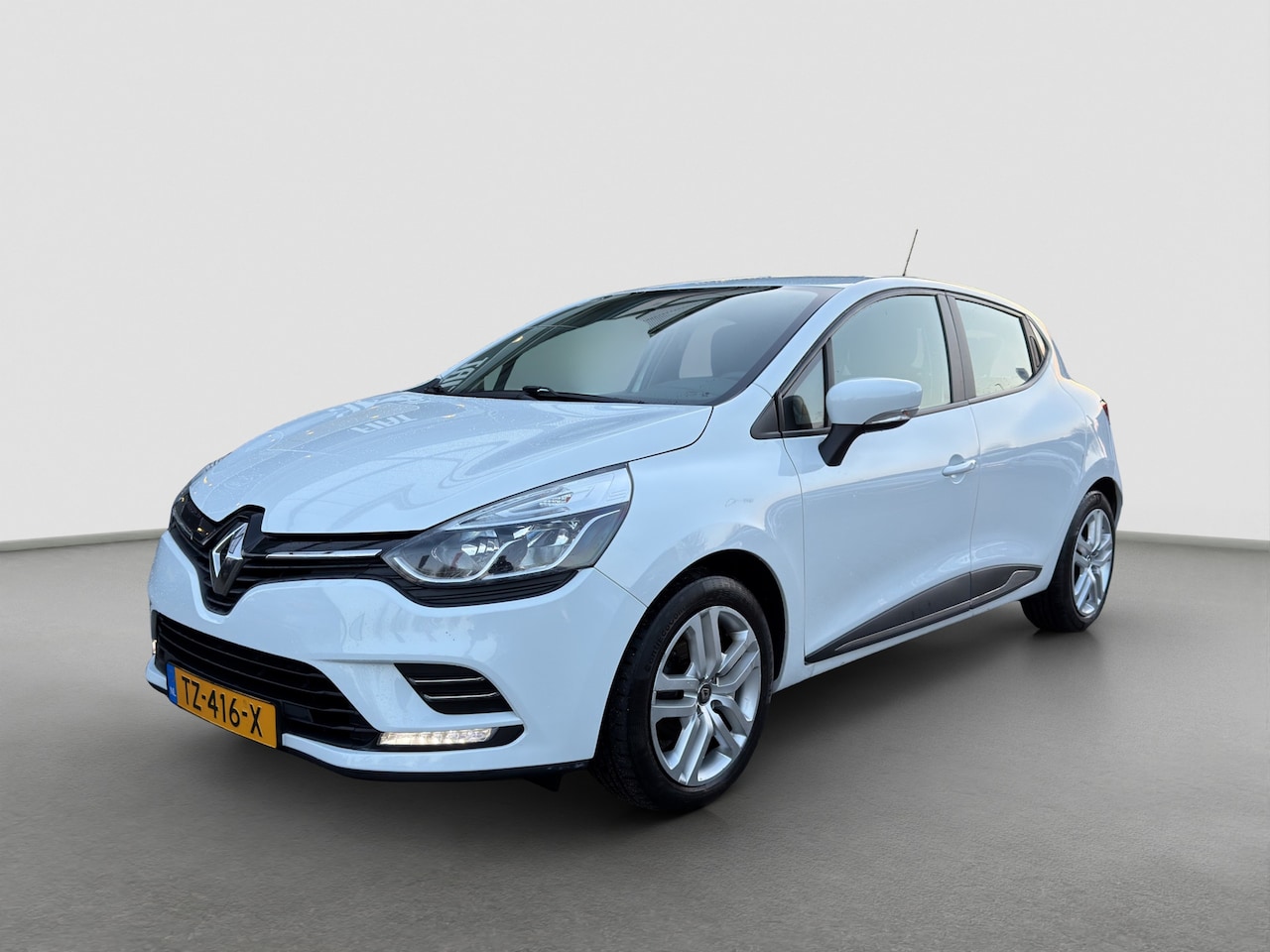 Renault Clio - 0.9 TCe Zen Trekhaak afneembaar | Full map Navigatie | Airco | Carplay/android auto | - AutoWereld.nl