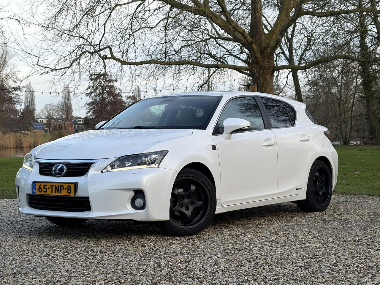 Lexus CT 200h - F-Sport, Bose, Camera, APK 3/2027 - AutoWereld.nl