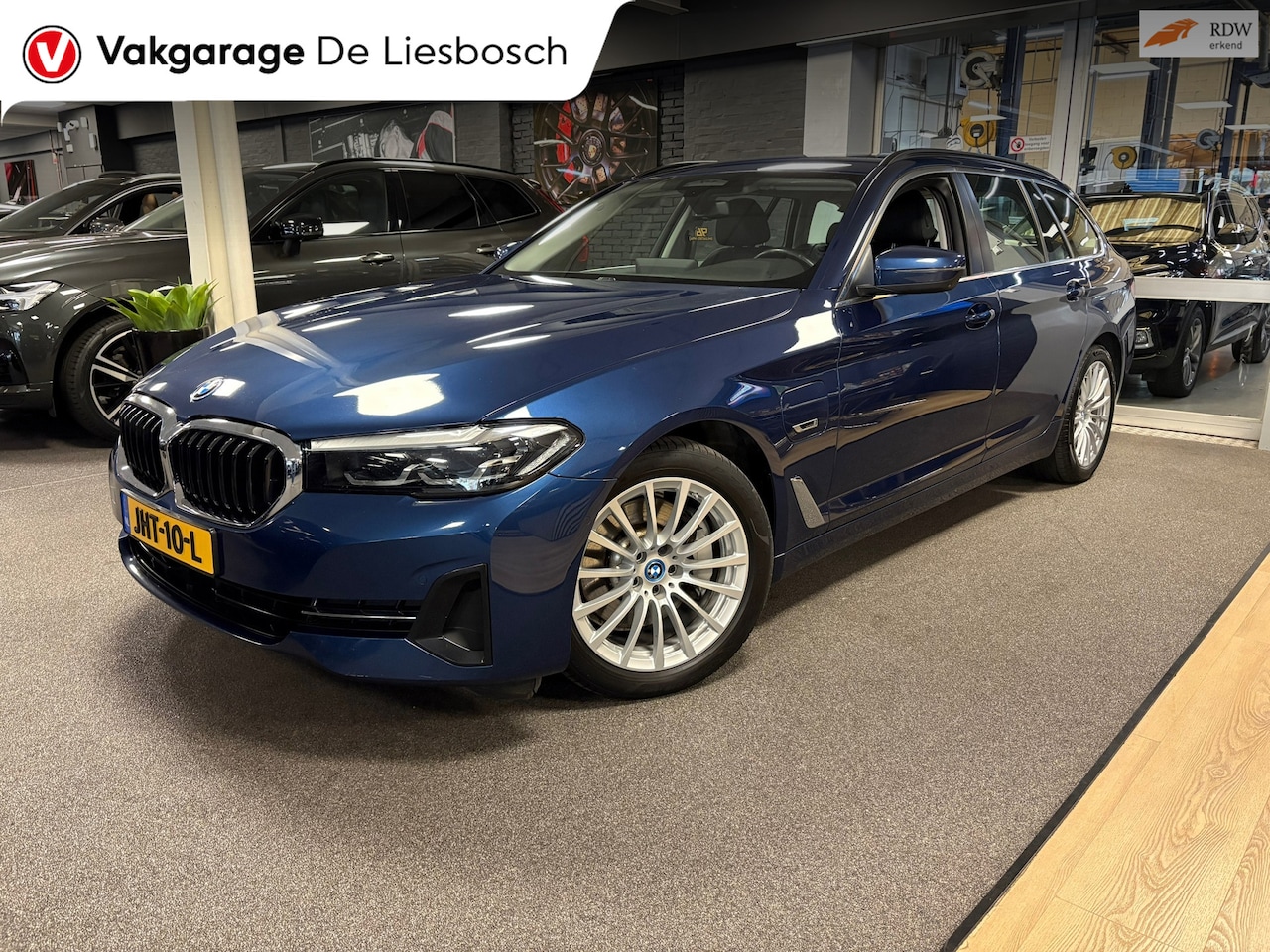 BMW 5-serie Touring - 530e Business Edition Plus / trekhaak / Leder / pdc / 360 camera - AutoWereld.nl