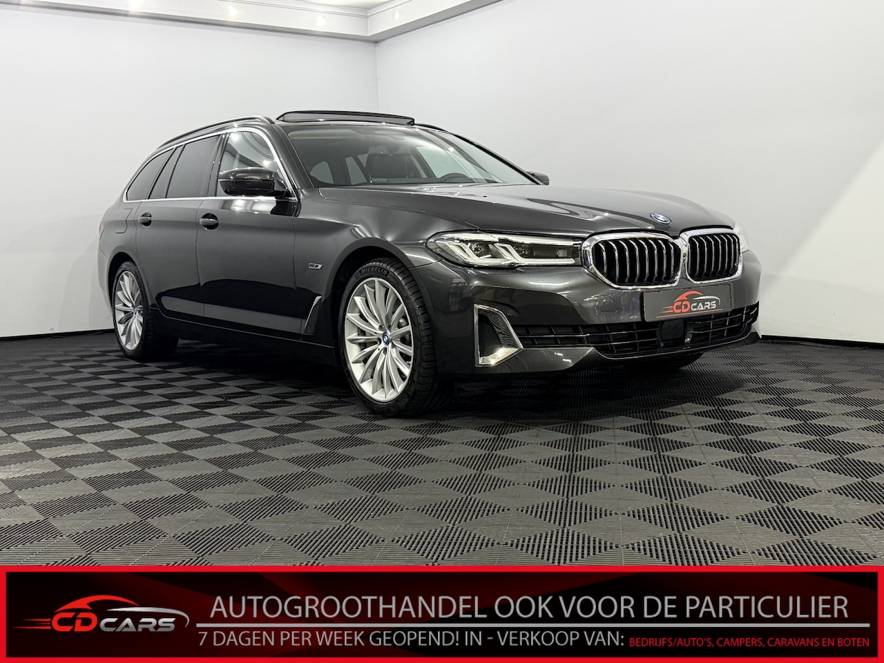 BMW 5-serie Touring - 530e xDrive Business Edition Plus Schuifdak, Leder, 360 Camera, Navi, Stoelverwarming, Mem - AutoWereld.nl