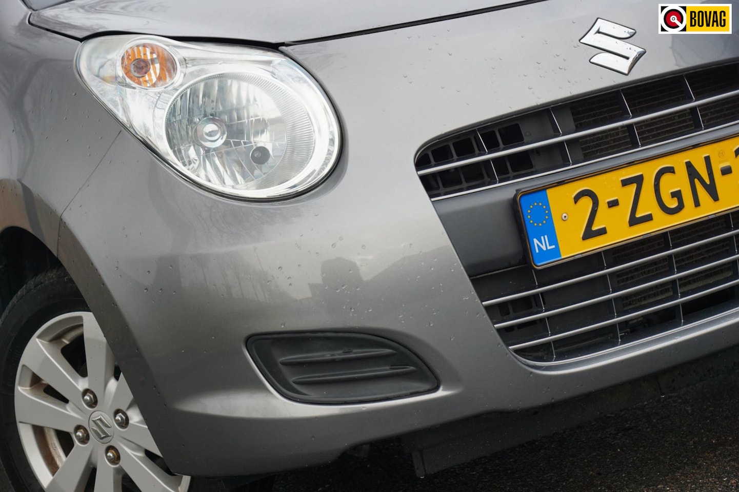 Suzuki Alto - 1.0 Celebration | Granite Grey Metallic | Airco/Radio-CD/LMV - Keurig! - AutoWereld.nl
