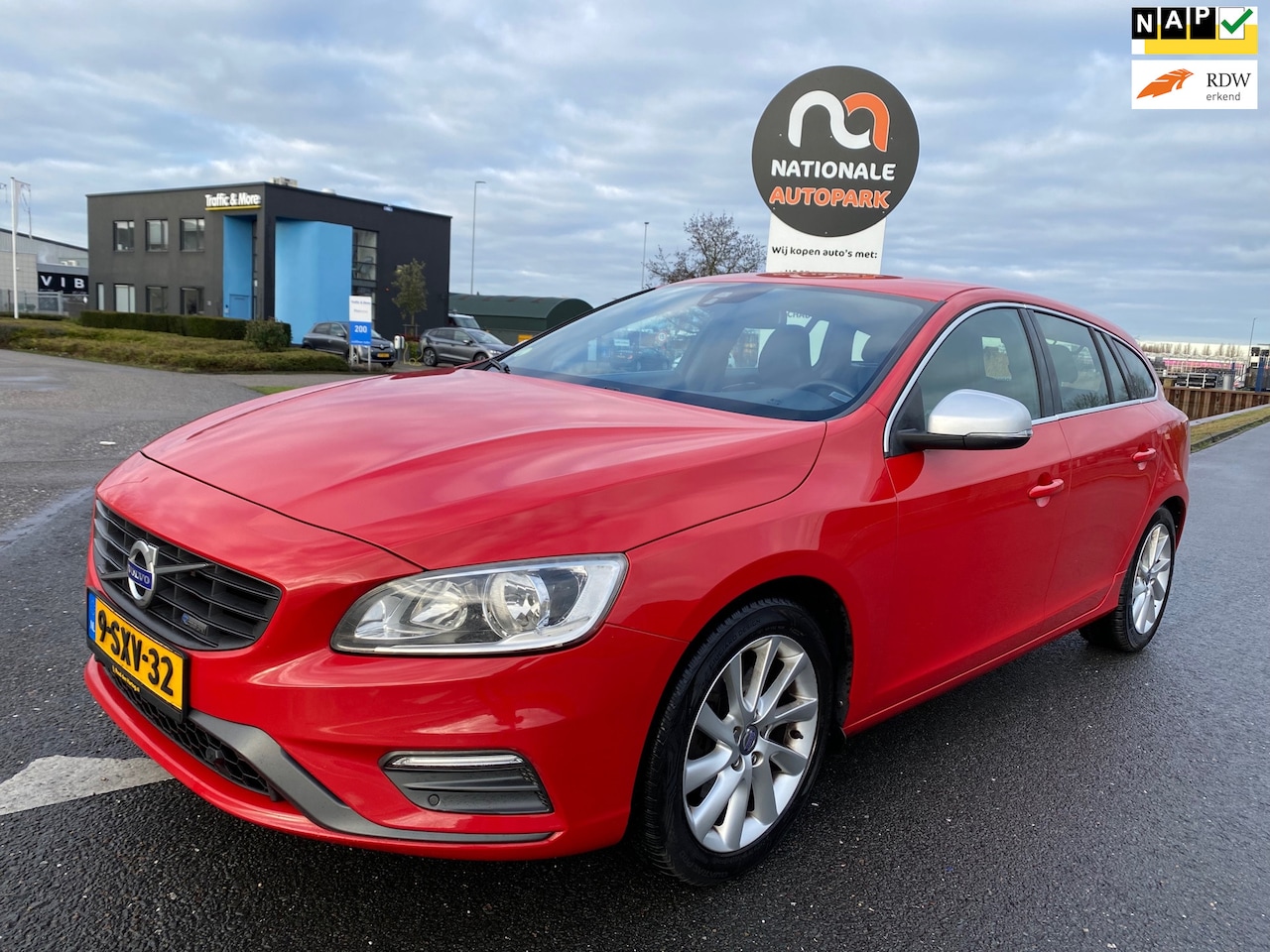 Volvo V60 - 2.0 D4 R-Design | 2014 | Handgeschakeld | APK | Rood - AutoWereld.nl