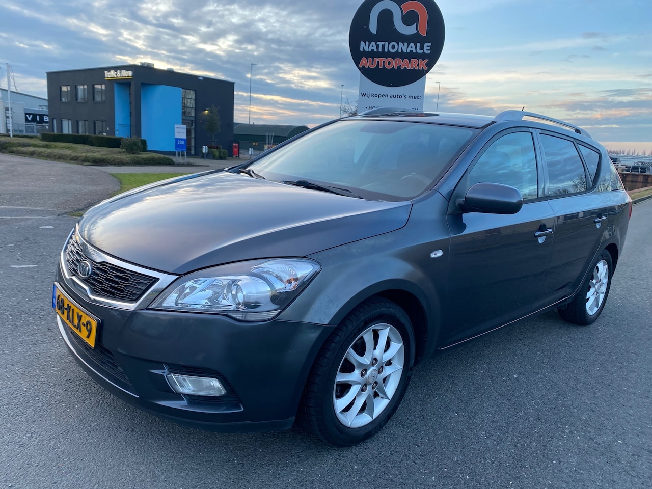 Kia Cee'd - 2010 * 1.4 CVVT X-ecutive * APK * SPOT PRIJS !! - AutoWereld.nl