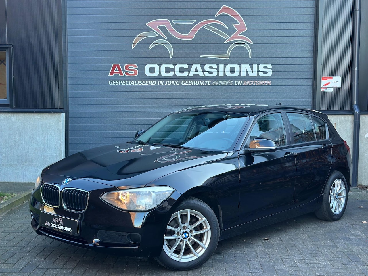 BMW 1-serie - 116d Executive AUTOMAAT - Airco - Stoelvw - AutoWereld.nl
