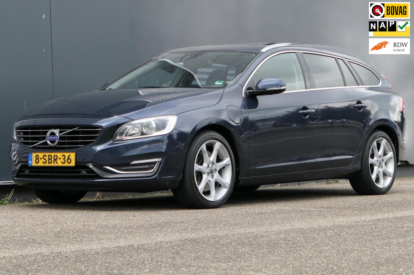 Volvo V60 - 2.4 D6 AWD Plug-In Hybrid Summum NAP Navi Leder Schuifdak - AutoWereld.nl