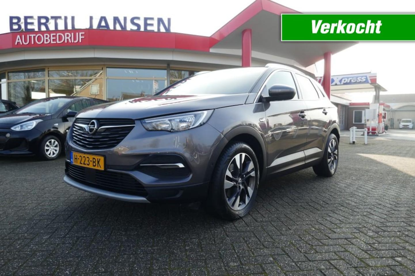 Opel Grandland X - 1.2 TURBO BUS. EX. - AutoWereld.nl