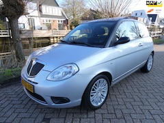 Lancia Y(psilon) - Ypsilon 1.4-16V 95pk Automaat 2e eigenaar Clima Trekhaak