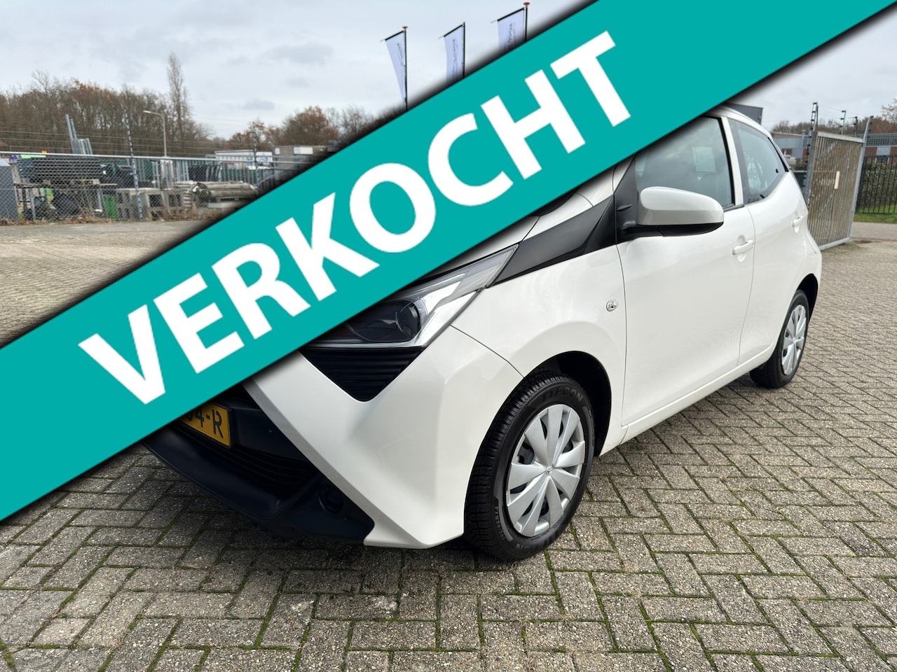 Toyota Aygo - 1.0 VVT-i x Airco | Bluetooth | Nieuwe APK - AutoWereld.nl