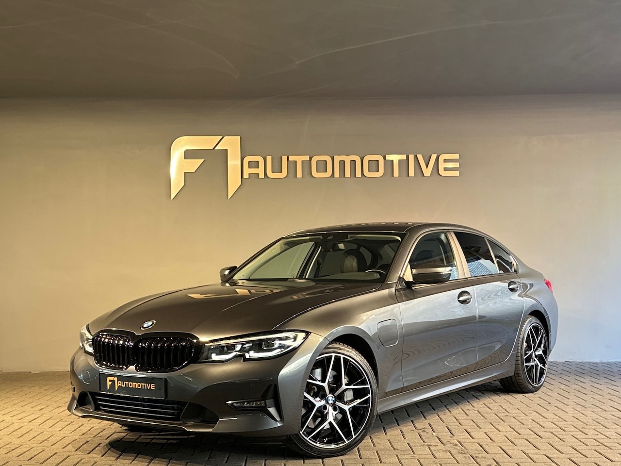 BMW 3-serie - 330e High Executive Leder|CarPlay|NL Auto|NAP - AutoWereld.nl