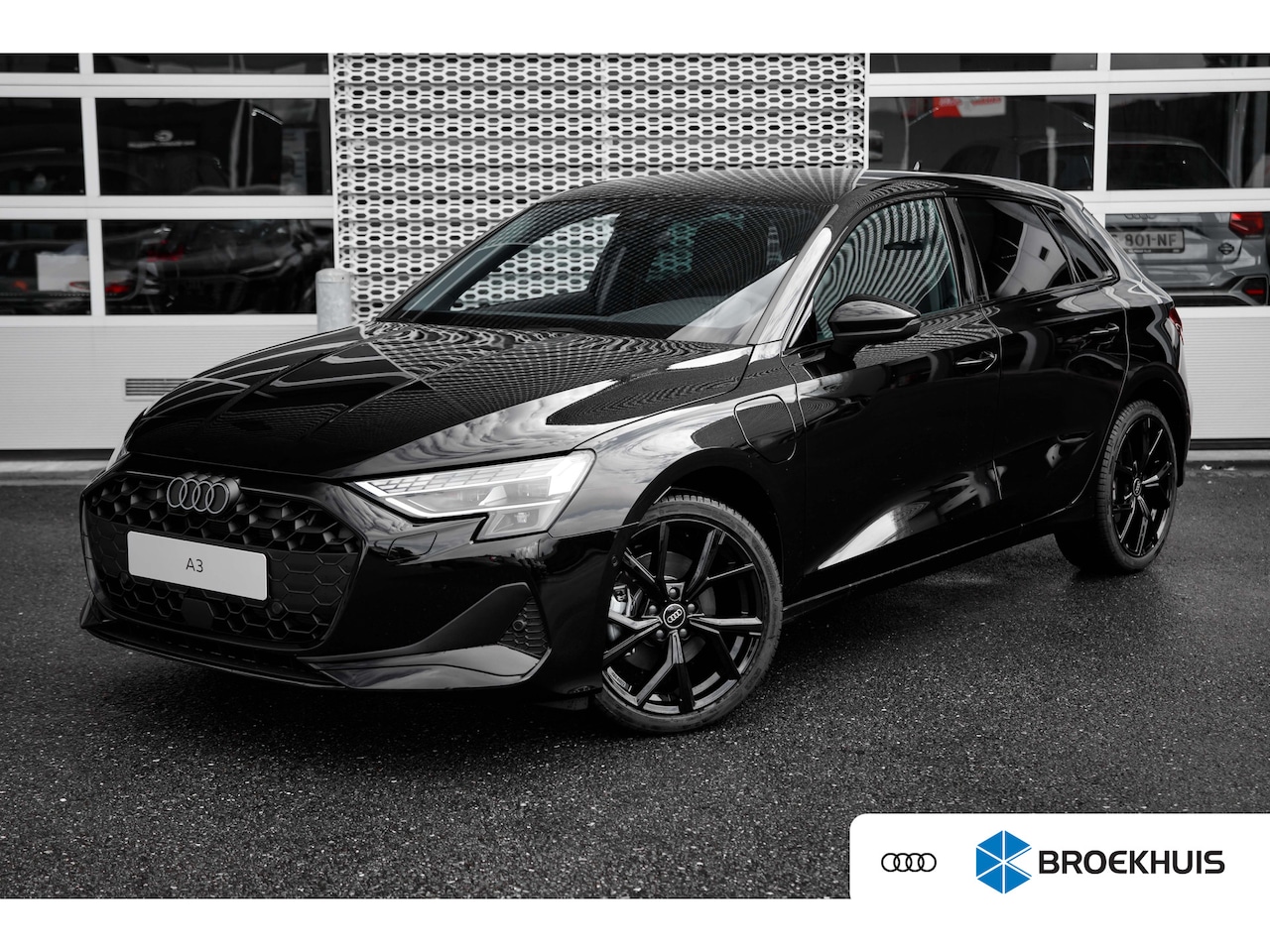 Audi A3 Sportback - Advanced edition, A3 (2025) | 18" | Donker getint glas | - AutoWereld.nl