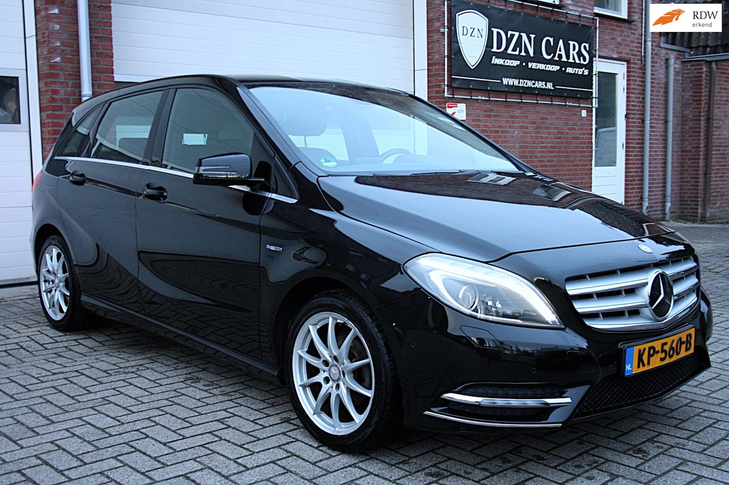 Mercedes-Benz B-klasse - 180 Ambition|6Bak|Xenon|Navi|Stoelverwarming|17 inch LM Velgen - AutoWereld.nl