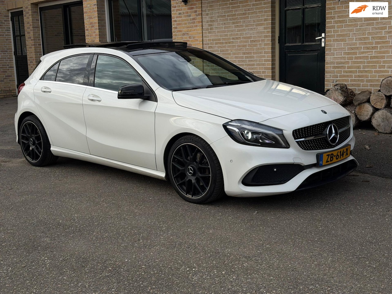 Mercedes-Benz A-klasse - A200 AMG |PANO |CAMERA |CARPLAY|NAVI - AutoWereld.nl