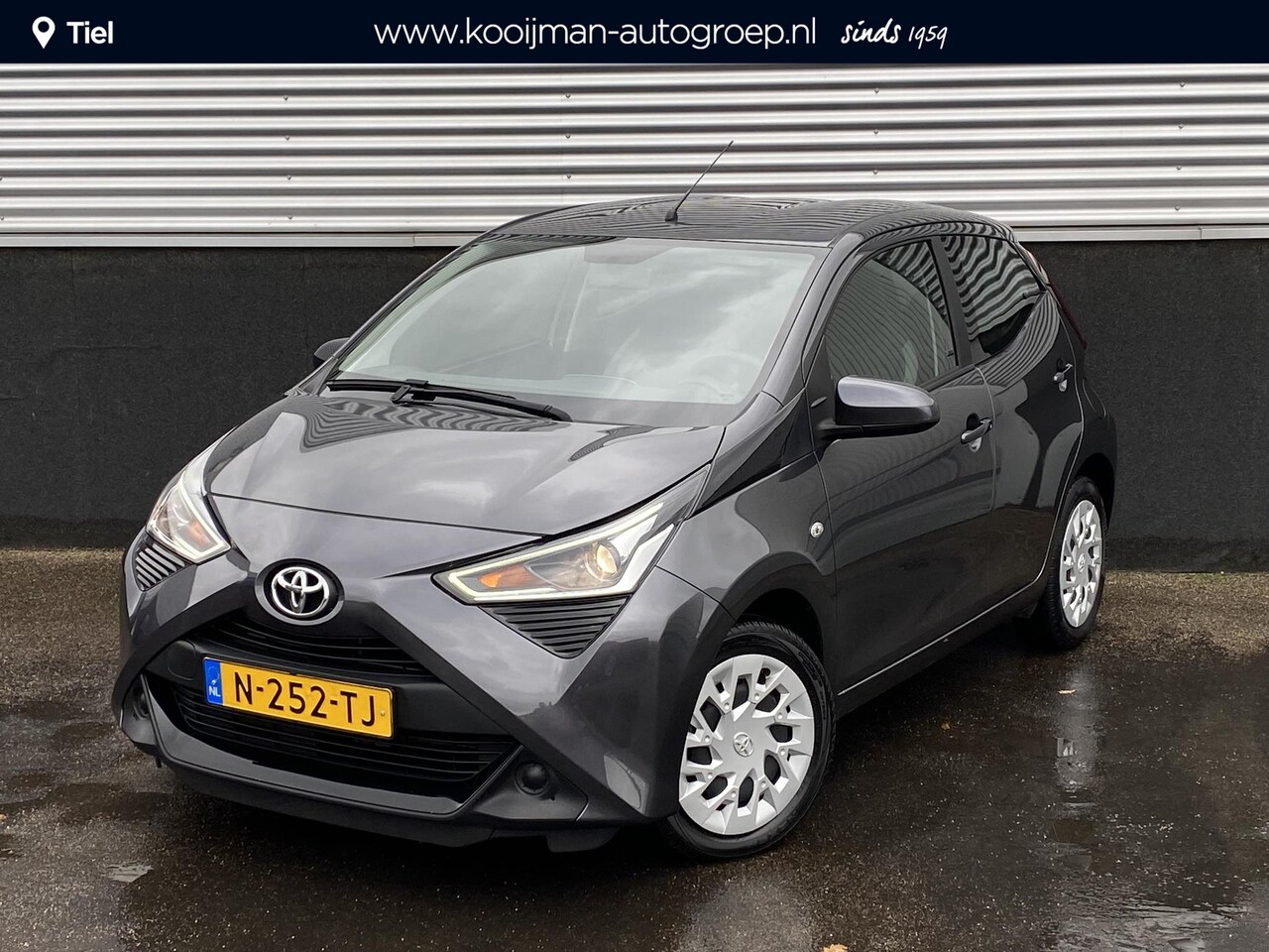 Toyota Aygo - 1.0 VVT-i x-play Apple Carplay en/of Android auto navigatie, Achteruitrijcamera, 1e eign. - AutoWereld.nl