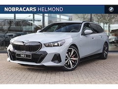 BMW 5-serie Touring - 530e M Sport Automaat / Trekhaak / Achteruitrijcamera / Adaptieve LED / M Sportonderstel /
