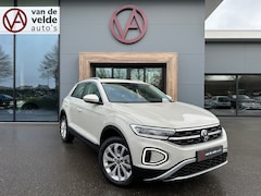 Volkswagen T-Roc - 1.5 TSI 150pk DSG Style Carplay | Camera | Keyless | Elek. Achterklep | Rijklaar incl. gar