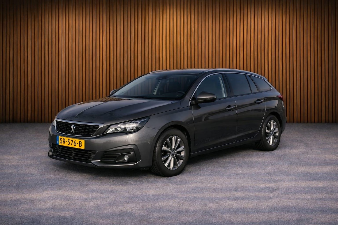 Peugeot 308 SW - 1.2 PureTech Blue Lease Executive 1.2 PureTech Blue Lease Executive - AutoWereld.nl