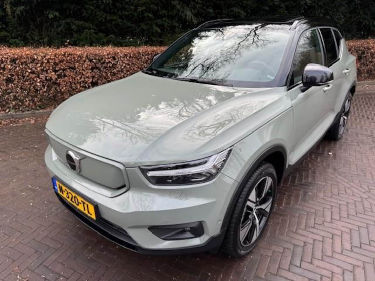 Volvo XC40 - P8 RECHARGE PRO 70KWH PANO/TREKHAAK/360CAM/ACARPLAY/FABRIEKSGARANTIE - AutoWereld.nl