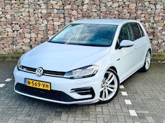 Volkswagen Golf - 1.5 TSI Highline Business R-LINE