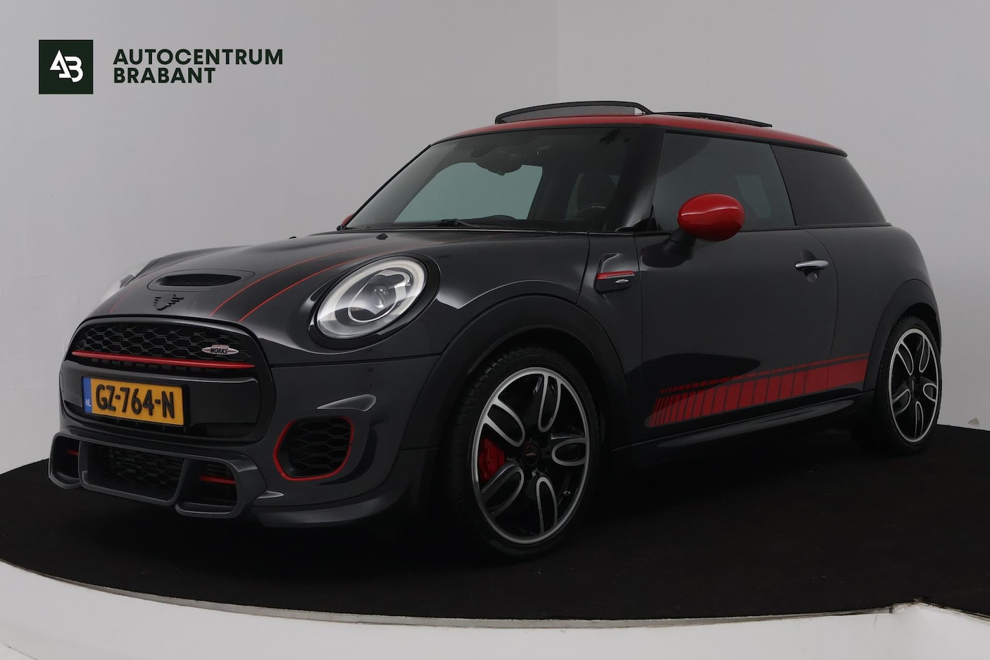 MINI John Cooper Works - Mini 2.0 (PANORAMADAK, STOELVERWARMING, ACHTERUITRIJCAMERA, H&K AUDIO, HEAD/UP, DEALER OND - AutoWereld.nl