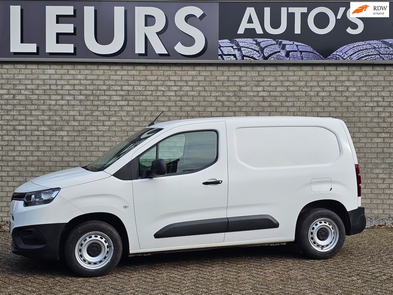 Toyota ProAce City - 1.5 D-4D Runner Airco/Ccr/3pers. - AutoWereld.nl