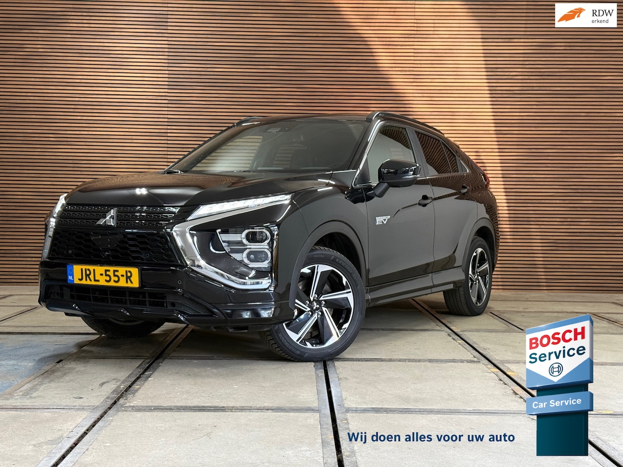 Mitsubishi Eclipse Cross - 2.4 PHEV 4WD | Intense Black Design | Parkeerhulp | Camera | Navi | Alcantara | Winterpakk - AutoWereld.nl