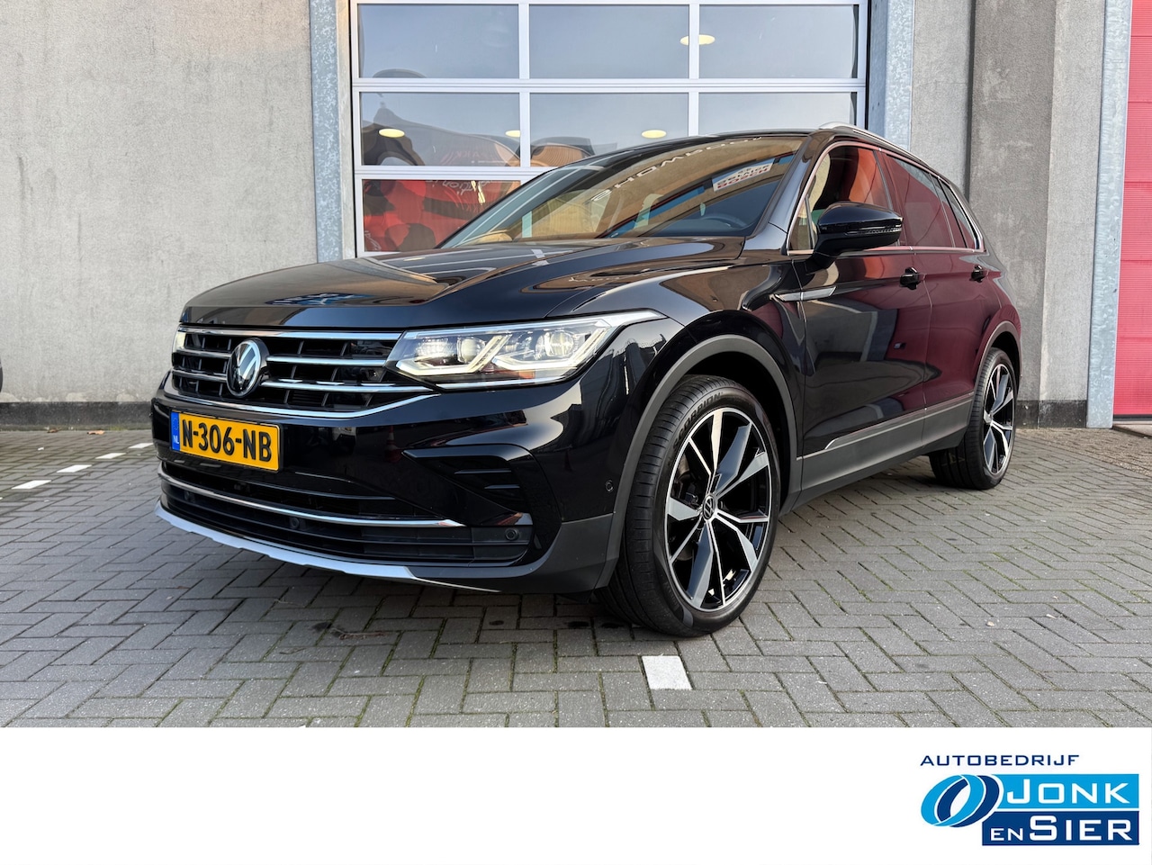 Volkswagen Tiguan - 1.5 TSI Elegance DSG|Matrix LED|20 inch|Trekhaak|Winter pakket|Navi|Camera|Rijklaarprijs! - AutoWereld.nl