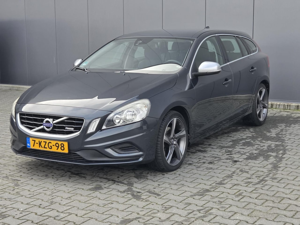 Volvo V60 - 1.6 T3 R-Design 1.6 T3 R-Design - AutoWereld.nl