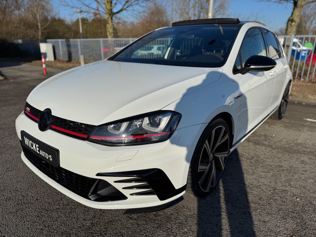 Volkswagen Golf - 2.0 TSI GTI Clubsport DSG PANO RECARO KUIPSTOELEN - AutoWereld.nl