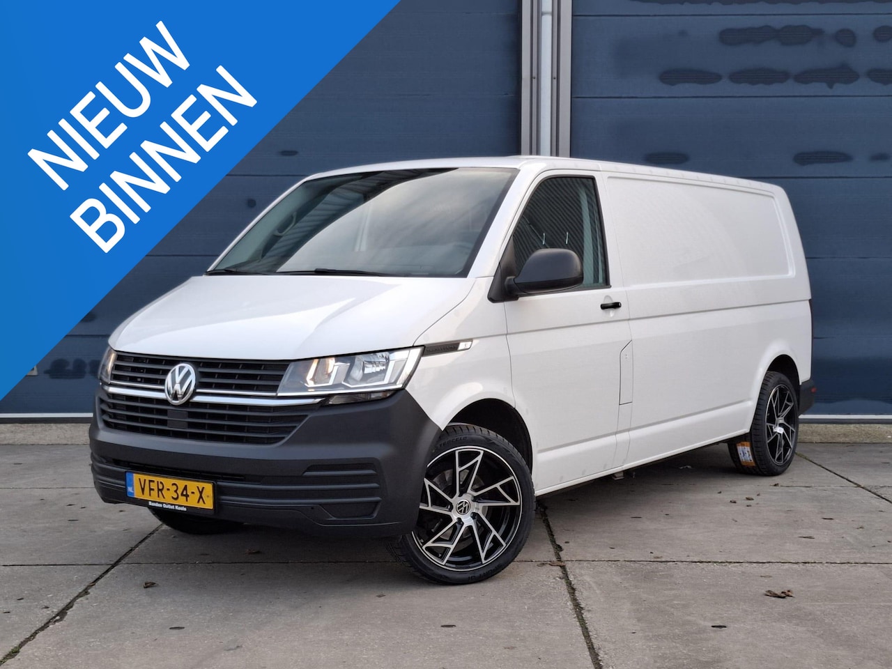 Volkswagen Transporter - 2.0 TDI L2H1 30 Comfortline AIRCO / CRUISE CONTROLE / EURO 6 - AutoWereld.nl