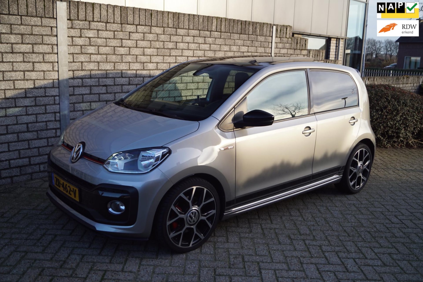 Volkswagen Up! - 1.0 TSI GTI 5 Deurs 116PK Panodak Clima Stoeverw Cruise App Conect PDC LMV 17 Inch ENZ NL - AutoWereld.nl