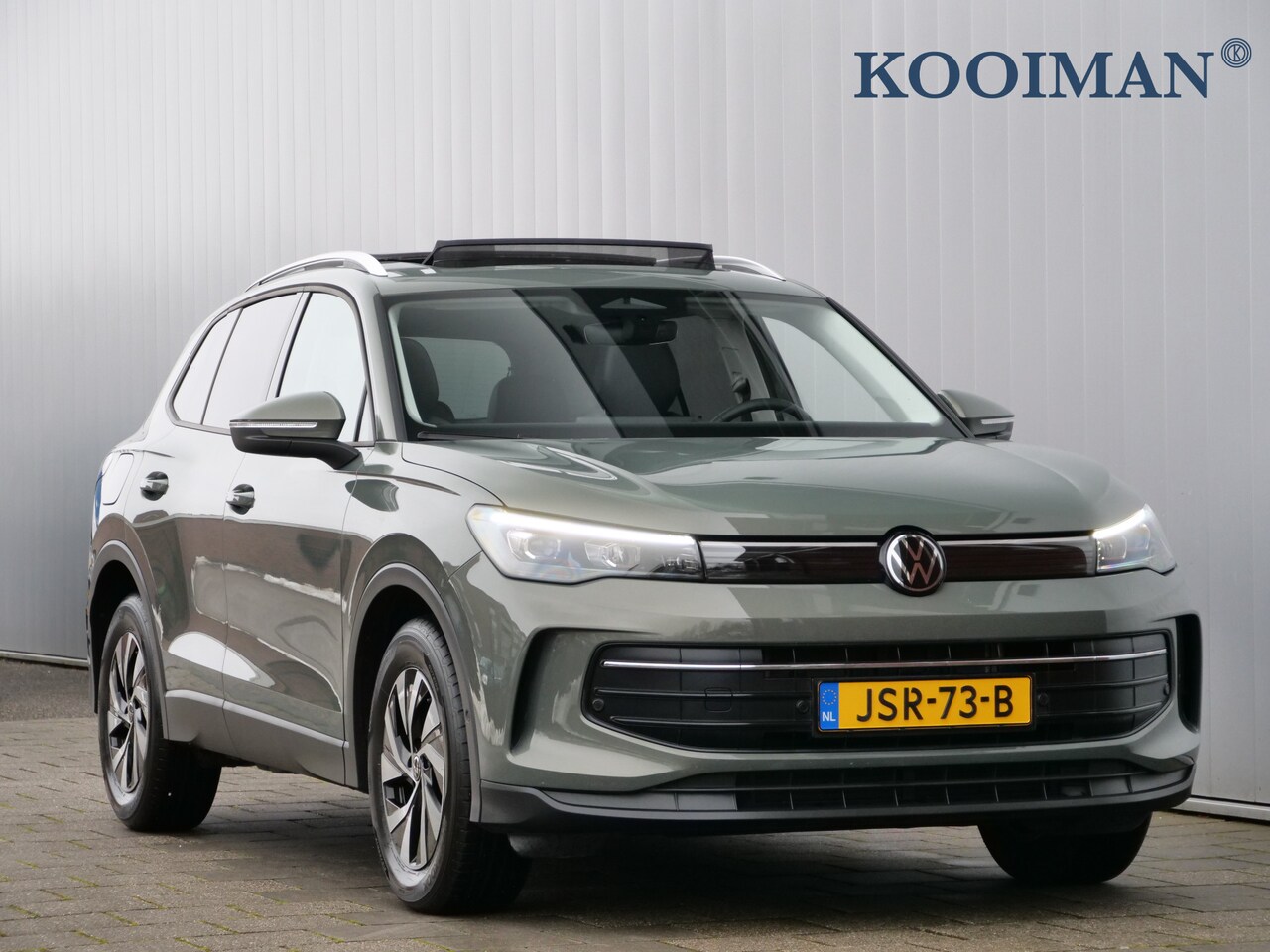 Volkswagen Tiguan - 1.5 eTSI Life Edition 150 Pk Automaat Apple Carplay / DAB / Camera / Pano-dak / Keyless - AutoWereld.nl