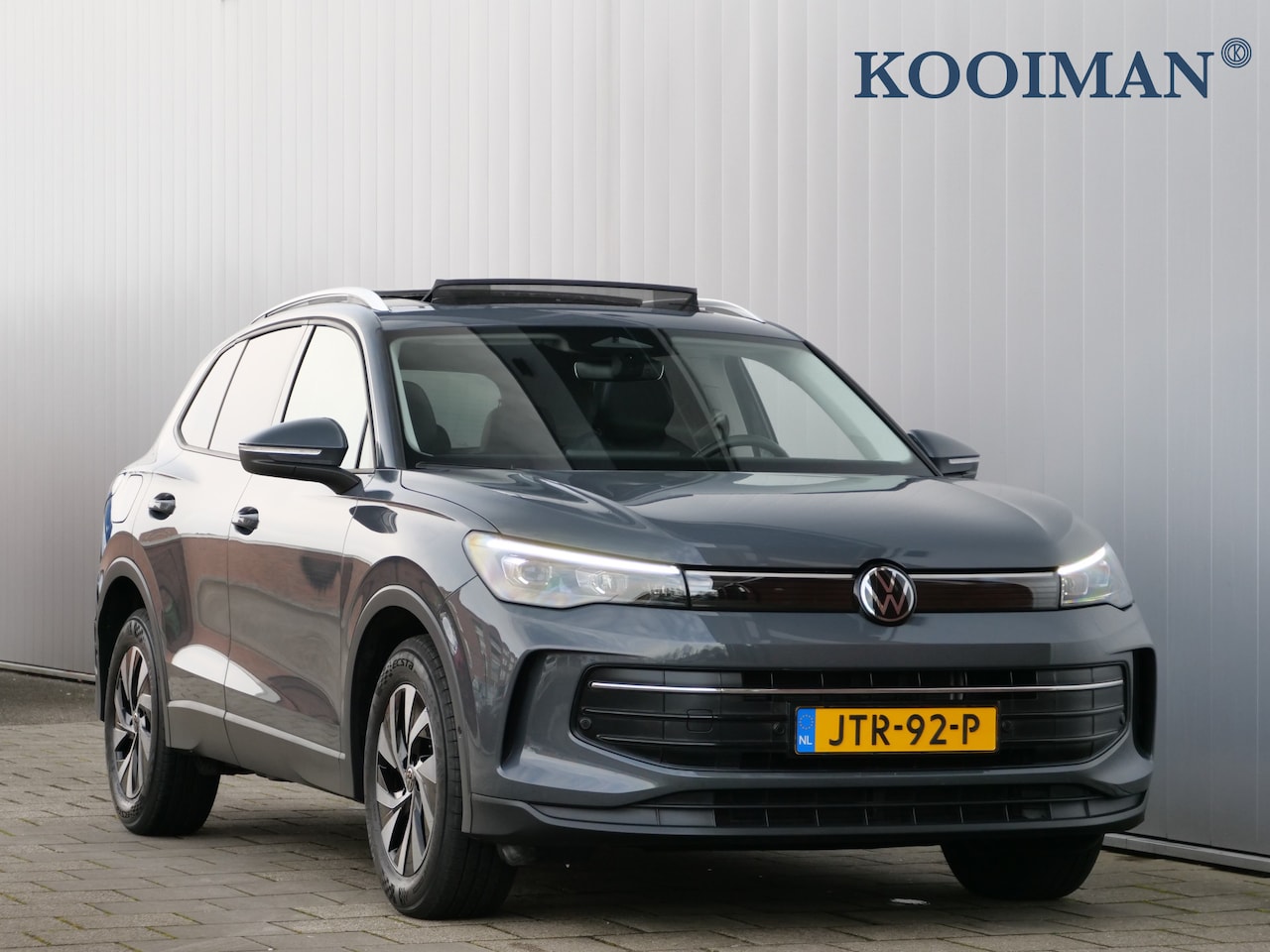 Volkswagen Tiguan - 1.5 eTSI Life Edition 150 Pk Automaat DAB / Apple Carplay / Camera / Pano-dak - AutoWereld.nl