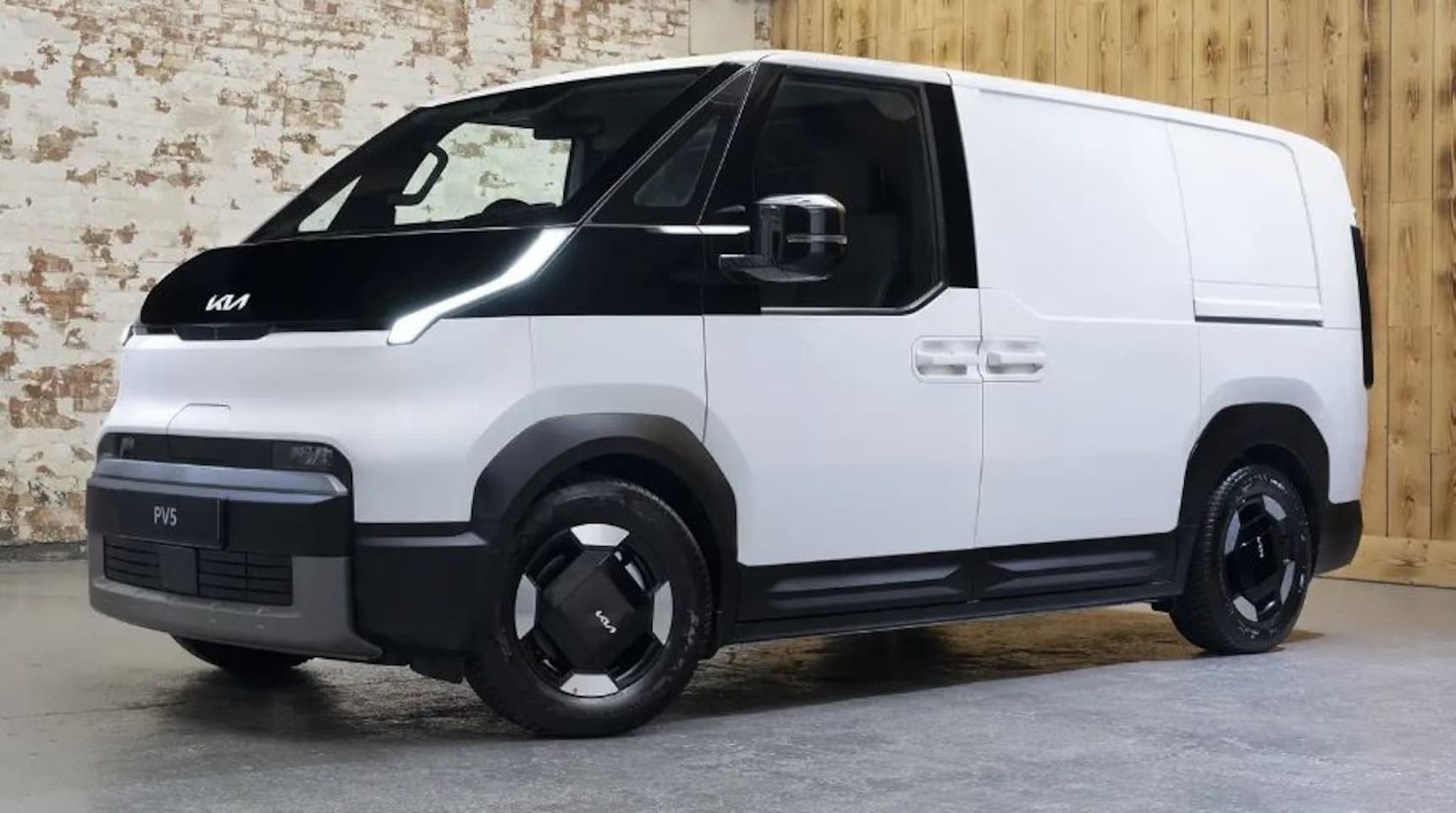 Kia PV5 - Cargo 71,2 kWh 163pk L2H1 Essential - AutoWereld.nl